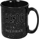 AC / DC de retour dans une tasse en céramique noire
